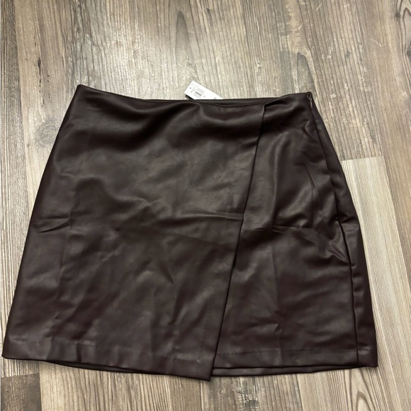 Old Navy Dresses & Skirts - NWT new women's M Old Navy Brown pleather faux leather mini skirt
